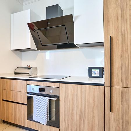 Stunning 3-Bedroom Seaview Retreat In Fort Cambridge Sliema Buitenkant foto