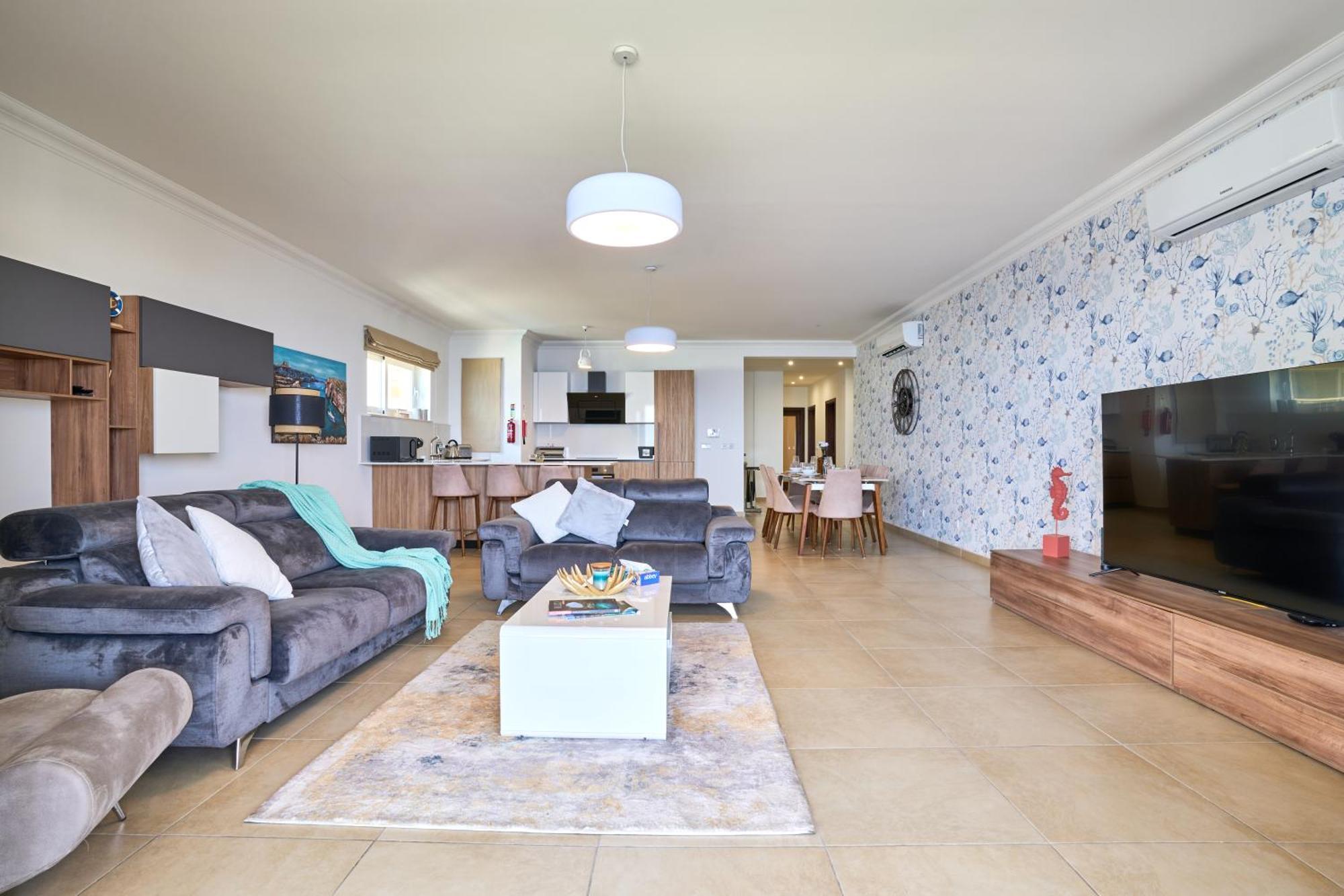 Stunning 3-Bedroom Seaview Retreat In Fort Cambridge Sliema Buitenkant foto