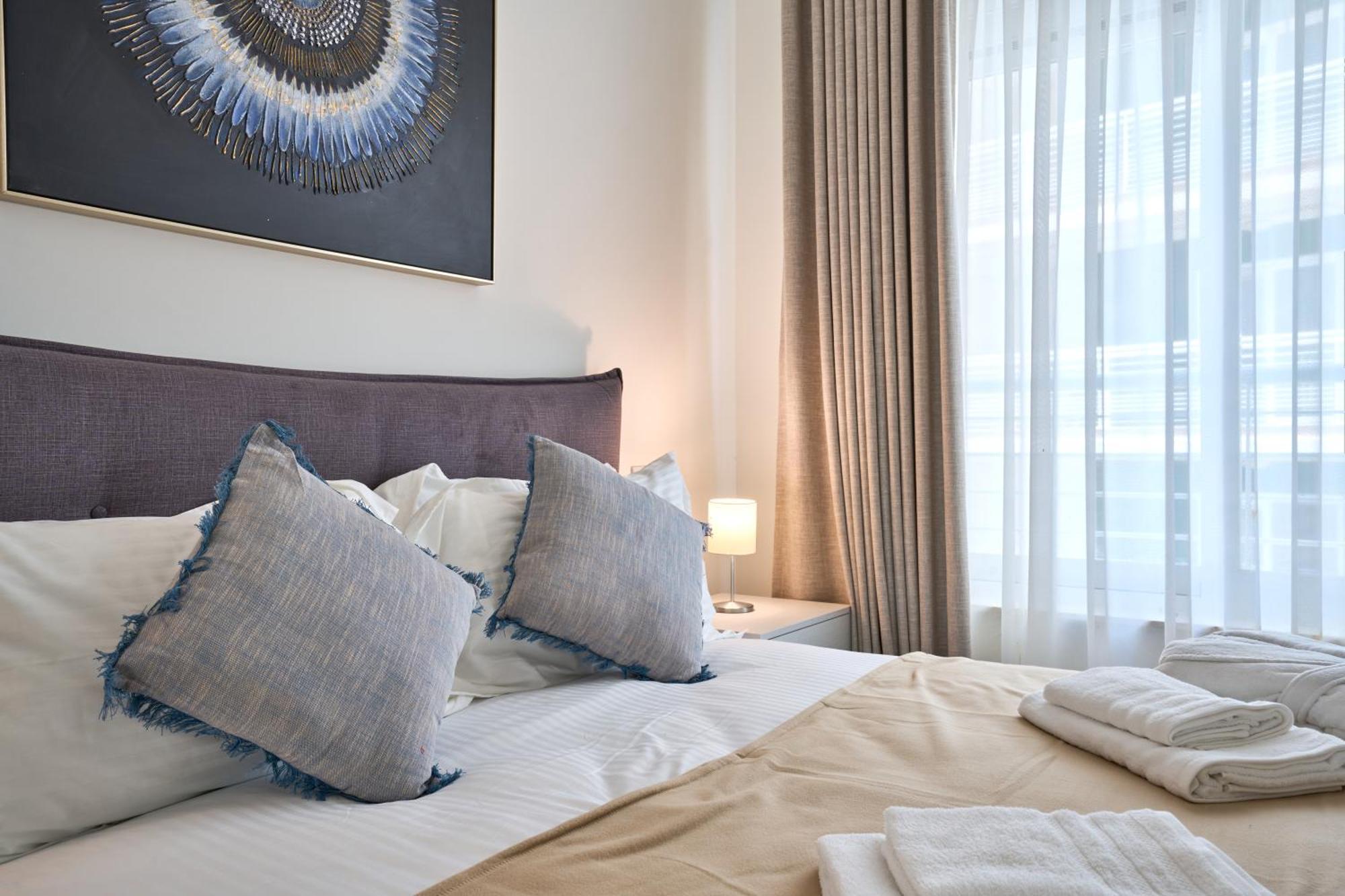 Stunning 3-Bedroom Seaview Retreat In Fort Cambridge Sliema Buitenkant foto