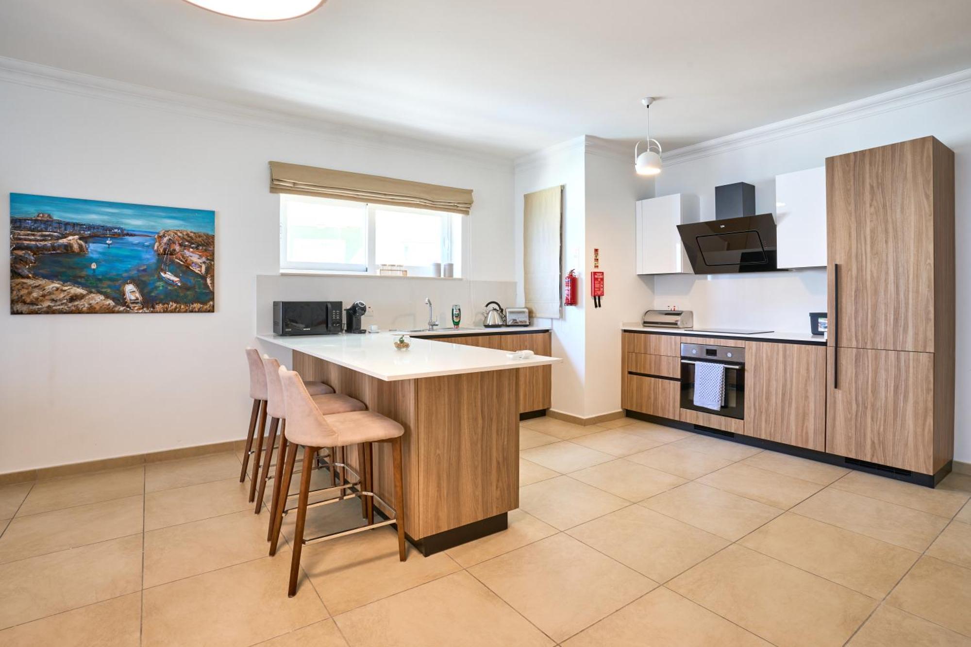Stunning 3-Bedroom Seaview Retreat In Fort Cambridge Sliema Buitenkant foto