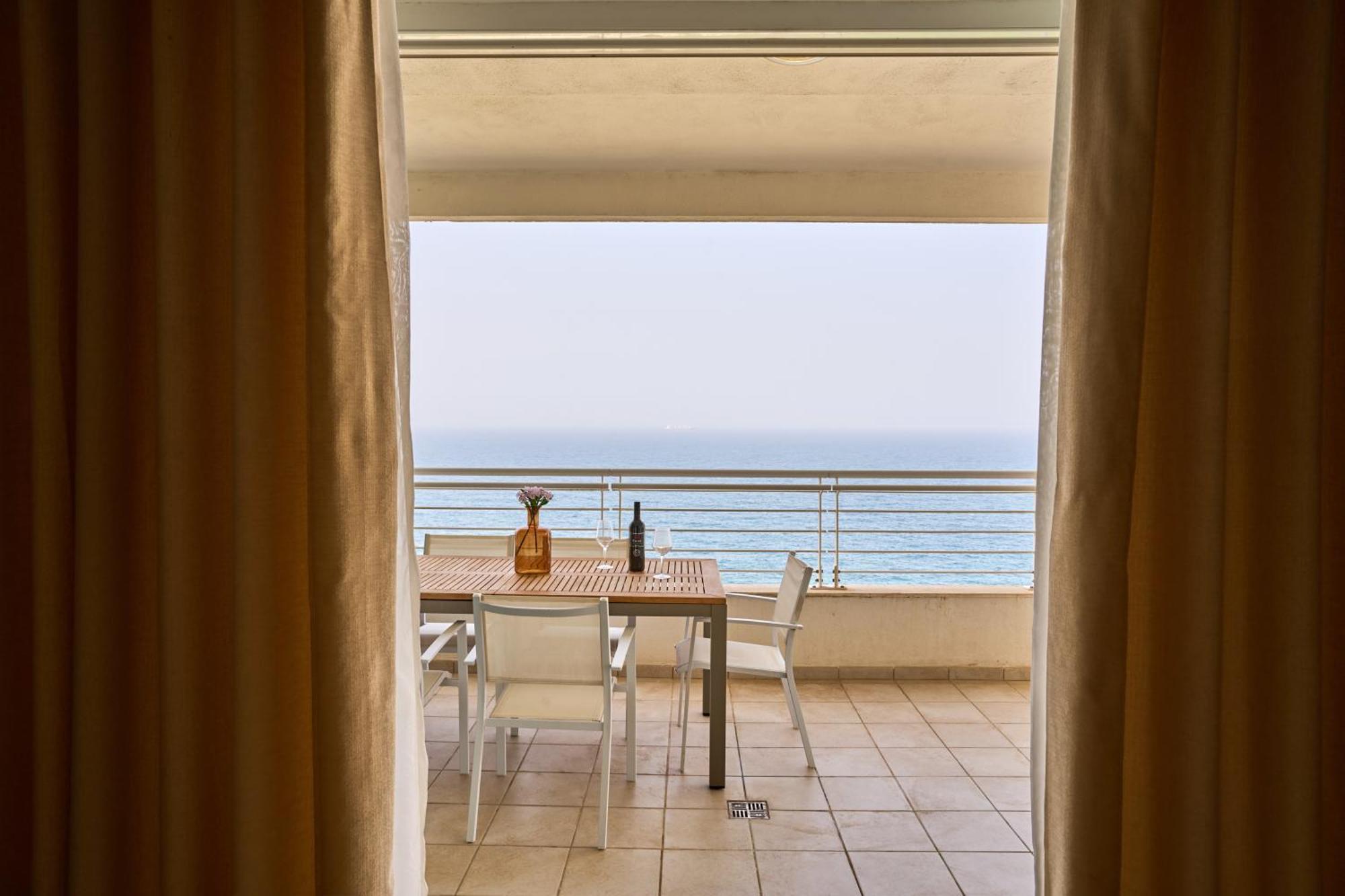 Stunning 3-Bedroom Seaview Retreat In Fort Cambridge Sliema Buitenkant foto