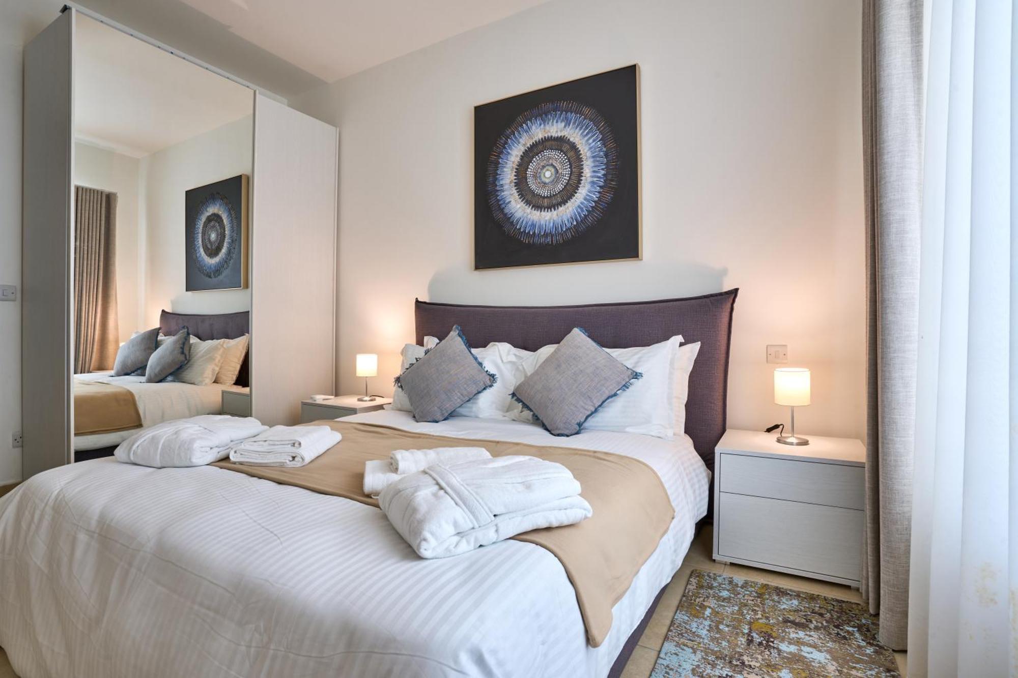 Stunning 3-Bedroom Seaview Retreat In Fort Cambridge Sliema Buitenkant foto