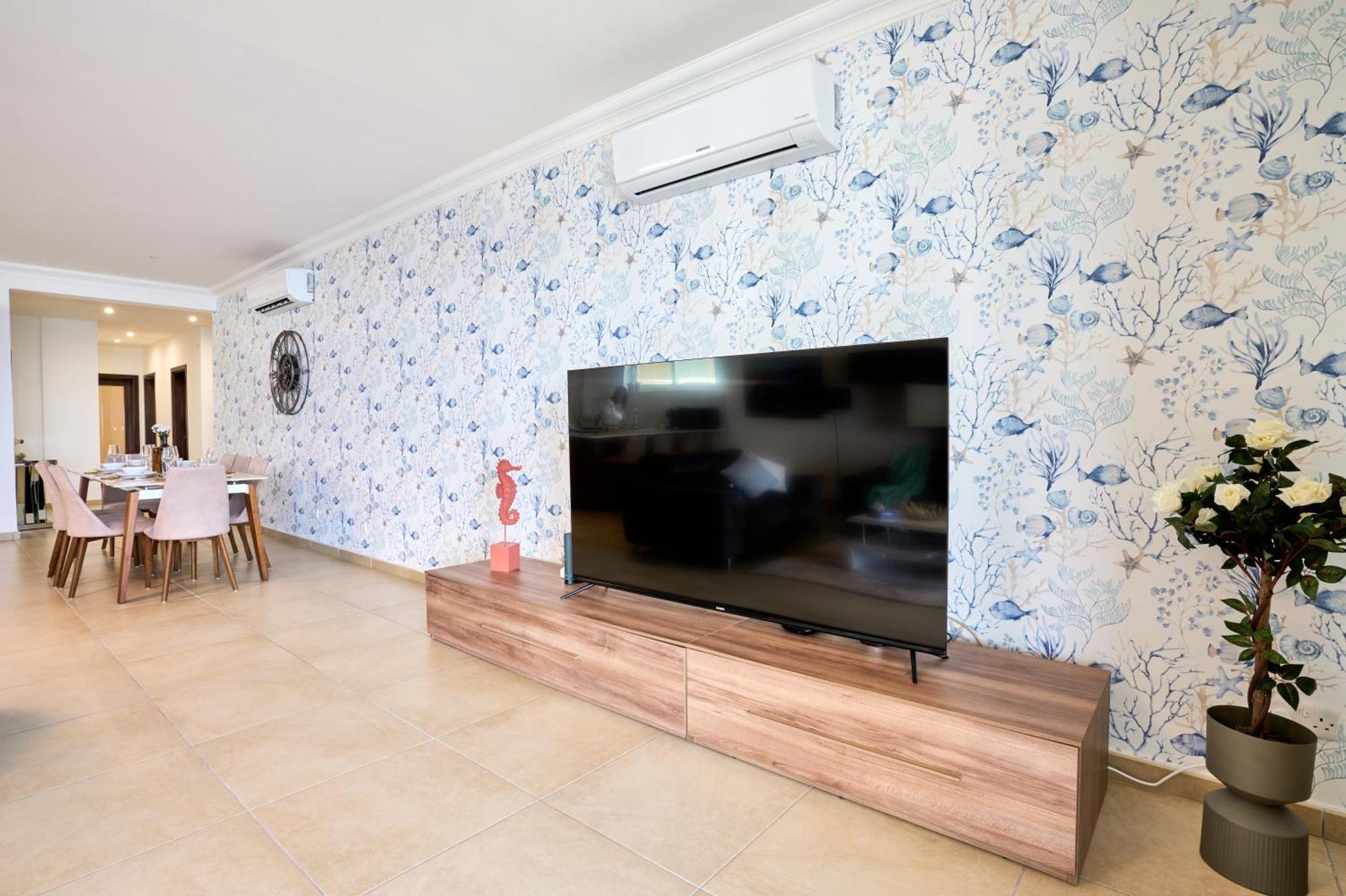 Stunning 3-Bedroom Seaview Retreat In Fort Cambridge Sliema Buitenkant foto
